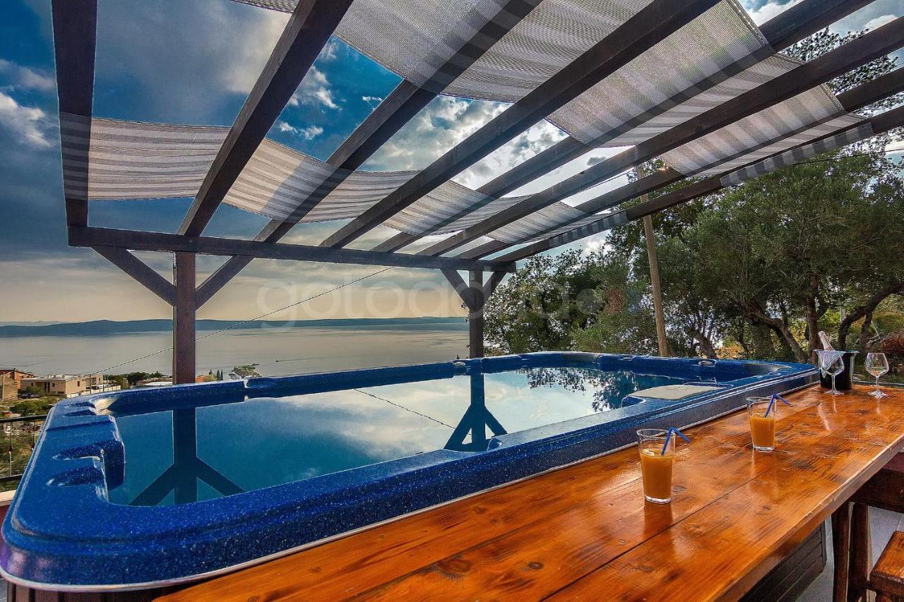 Holiday Home Darius With Hot Tub Makarská Exteriér fotografie