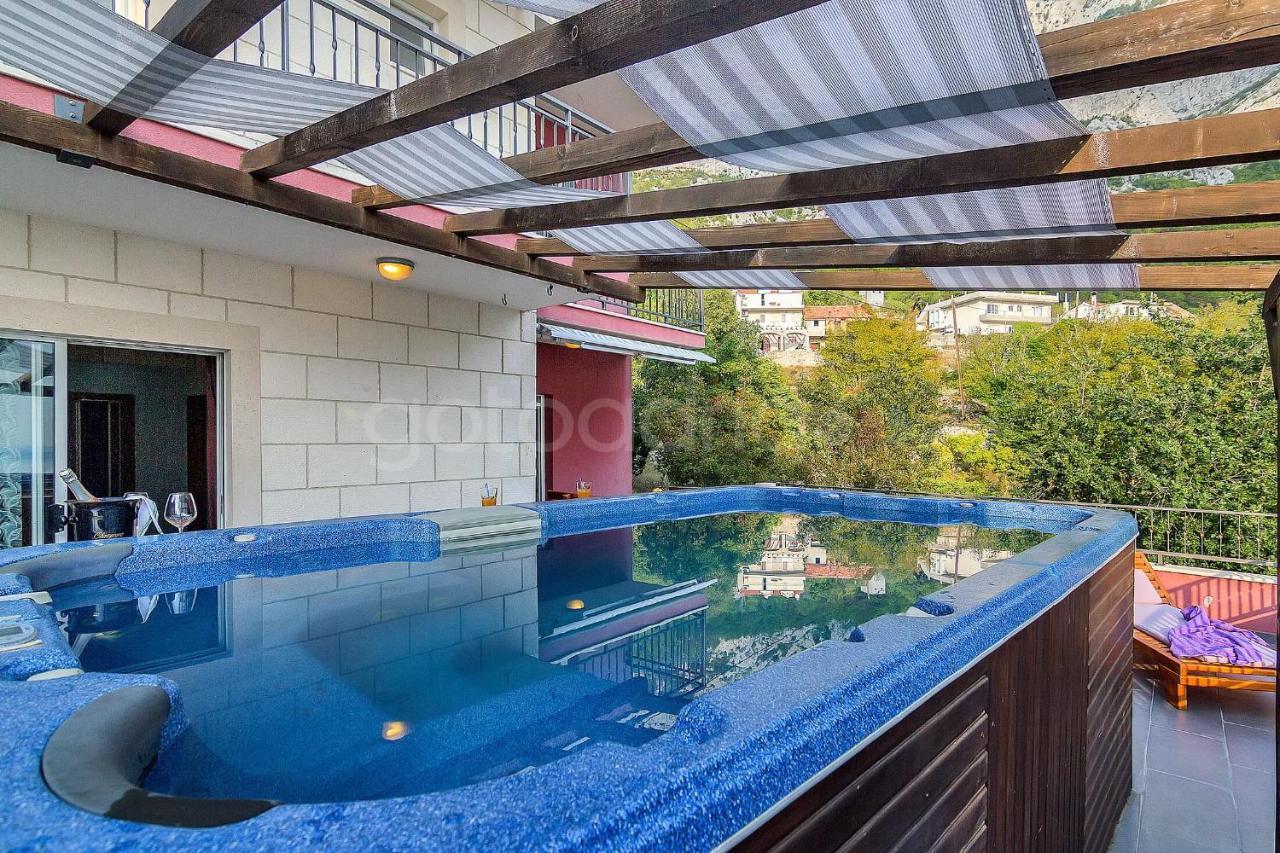 Holiday Home Darius With Hot Tub Makarská Exteriér fotografie